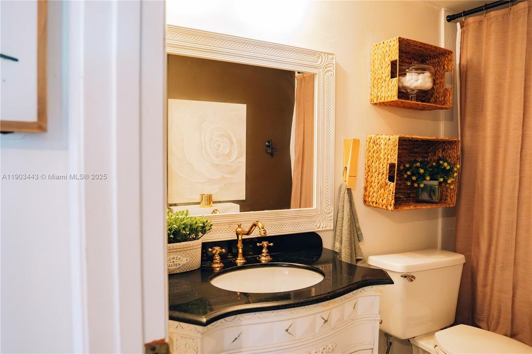 Activo con contrato: $330,000 (2 camas, 2 baños, 1230 Pies cuadrados)