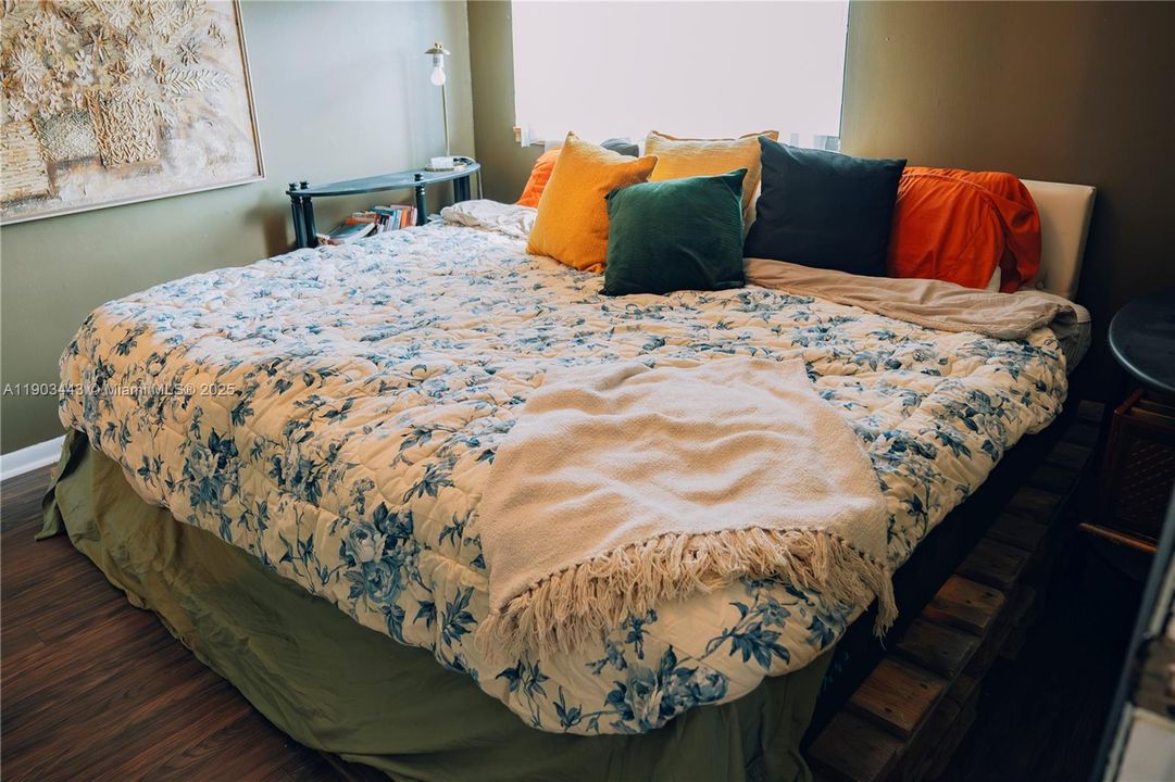 Activo con contrato: $330,000 (2 camas, 2 baños, 1230 Pies cuadrados)