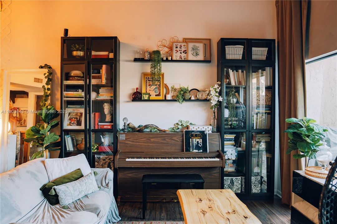 Activo con contrato: $330,000 (2 camas, 2 baños, 1230 Pies cuadrados)