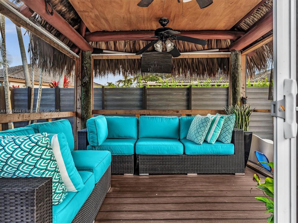 На продажу: $775,000 (3 спален, 2 ванн, 1673 Квадратных фут)