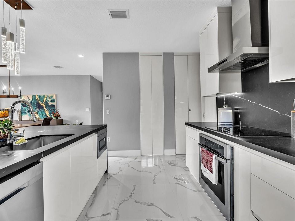 На продажу: $775,000 (3 спален, 2 ванн, 1673 Квадратных фут)