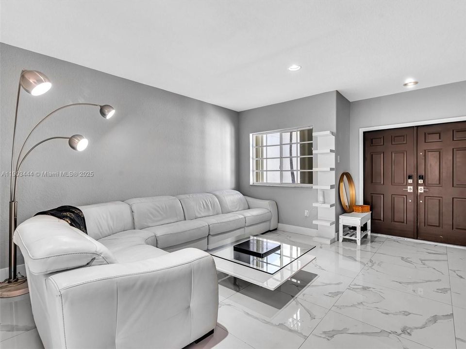 На продажу: $775,000 (3 спален, 2 ванн, 1673 Квадратных фут)