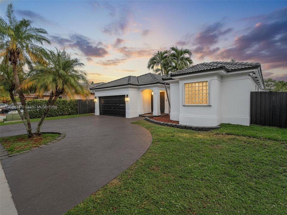 На продажу: $775,000 (3 спален, 2 ванн, 1673 Квадратных фут)