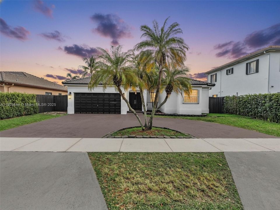 На продажу: $775,000 (3 спален, 2 ванн, 1673 Квадратных фут)