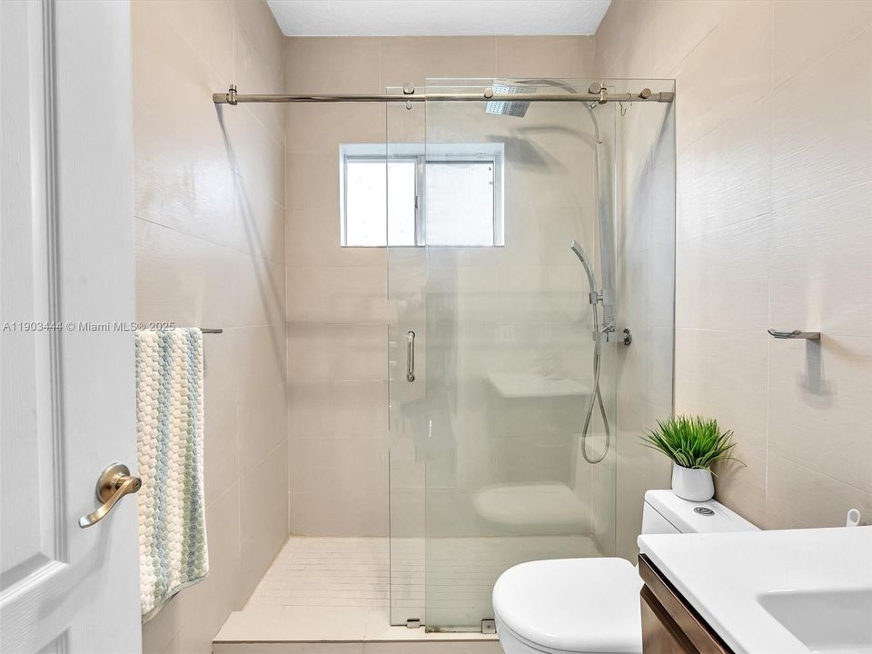 На продажу: $775,000 (3 спален, 2 ванн, 1673 Квадратных фут)