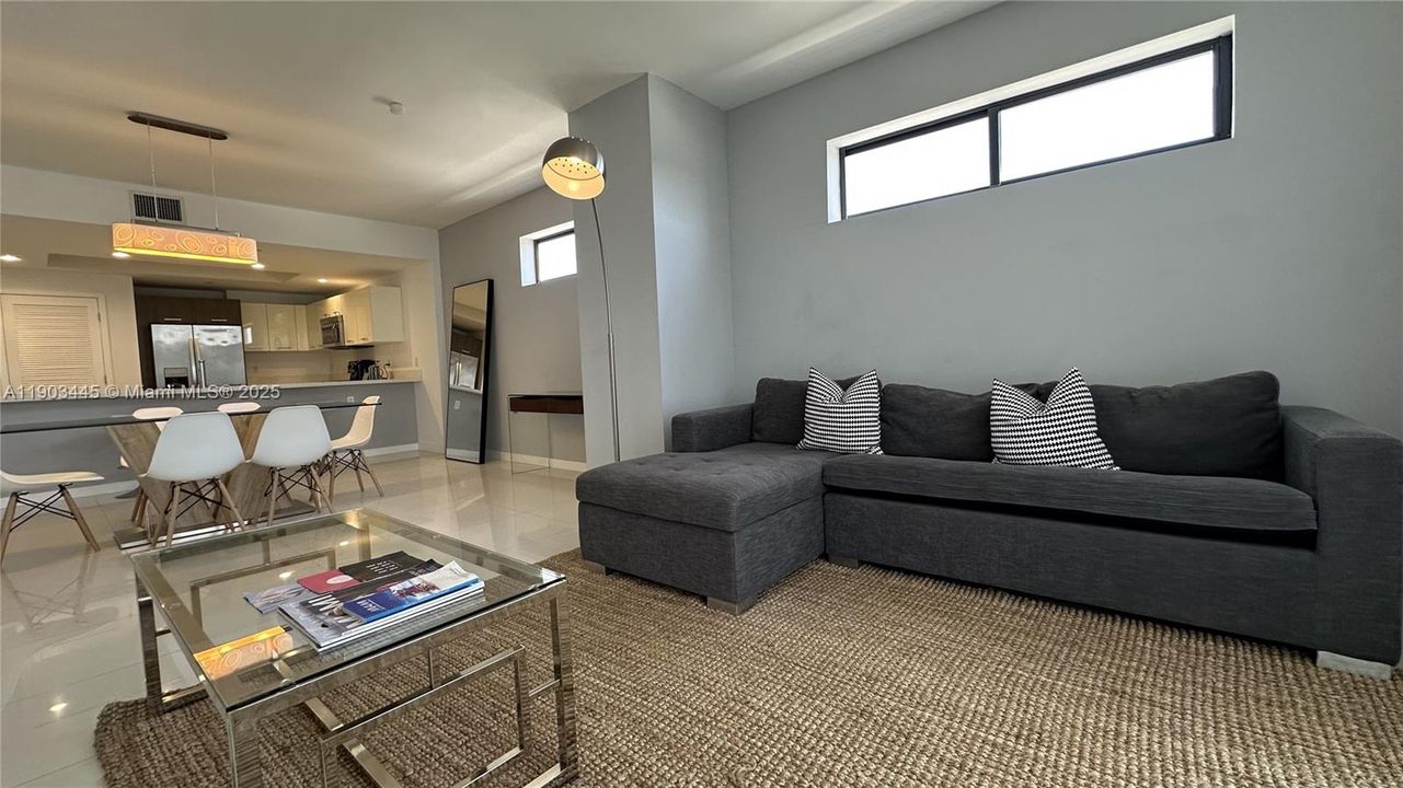 For Sale: $980,000 (2 beds, 2 baths, 1324 Square Feet)