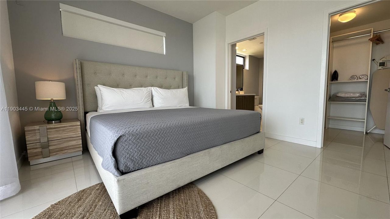 For Sale: $980,000 (2 beds, 2 baths, 1324 Square Feet)