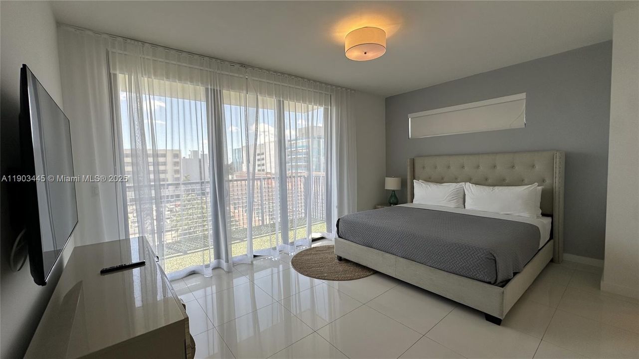 For Sale: $980,000 (2 beds, 2 baths, 1324 Square Feet)