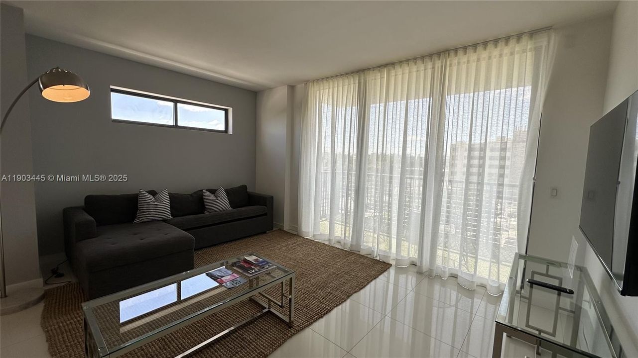 For Sale: $980,000 (2 beds, 2 baths, 1324 Square Feet)