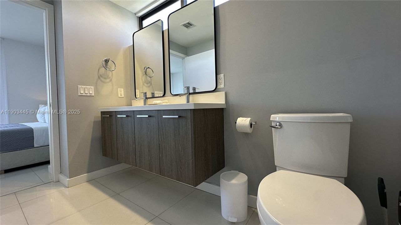 For Sale: $980,000 (2 beds, 2 baths, 1324 Square Feet)