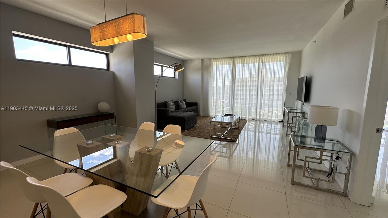 For Sale: $980,000 (2 beds, 2 baths, 1324 Square Feet)