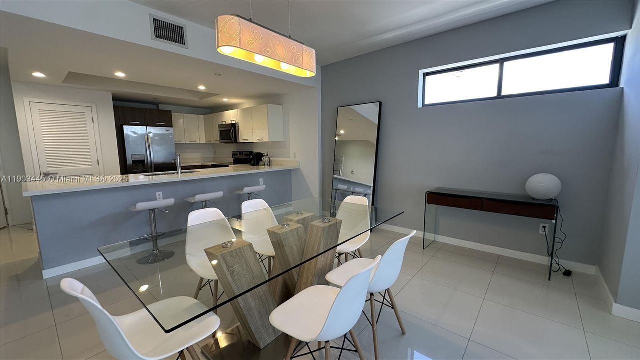 For Sale: $980,000 (2 beds, 2 baths, 1324 Square Feet)