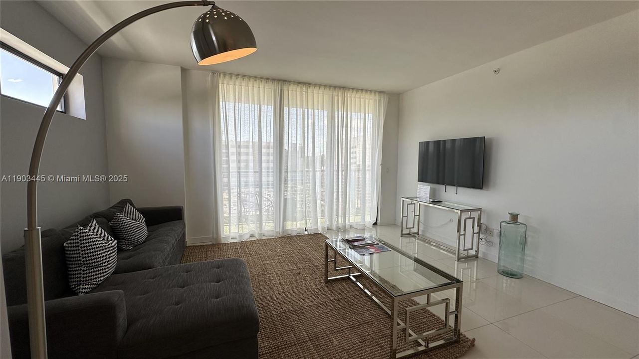 For Sale: $980,000 (2 beds, 2 baths, 1324 Square Feet)