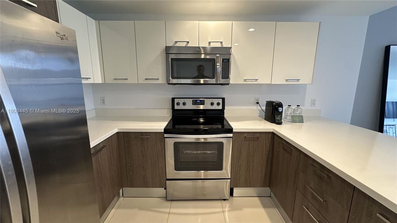 For Sale: $980,000 (2 beds, 2 baths, 1324 Square Feet)