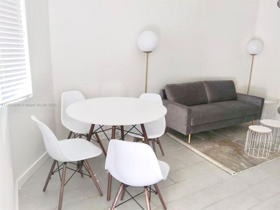 For Rent: $1,950 (1 beds, 1 baths, 426 Square Feet)