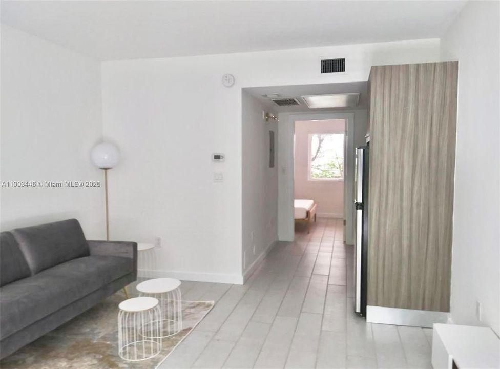 For Rent: $1,950 (1 beds, 1 baths, 426 Square Feet)