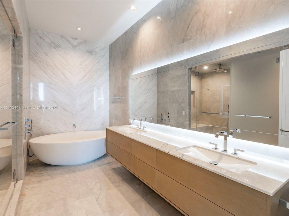 For Sale: $7,350,000 (4 beds, 5 baths, 3252 Square Feet)