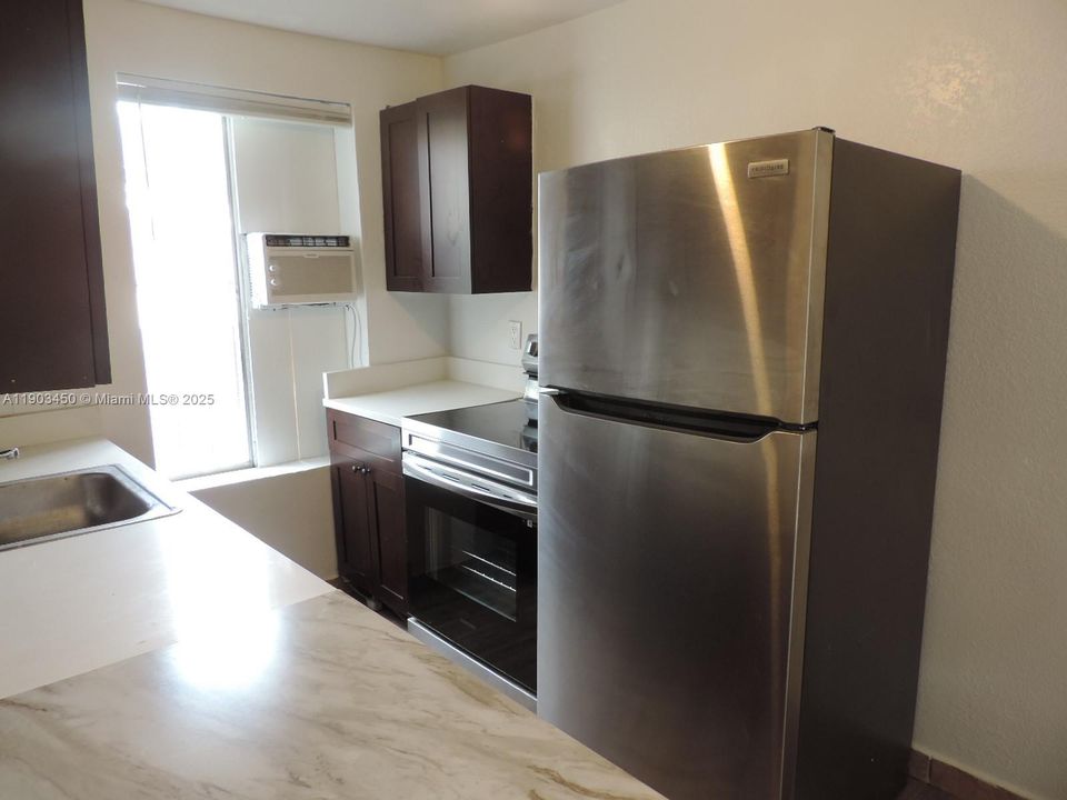 For Rent: $1,451 (1 beds, 1 baths, 610 Square Feet)