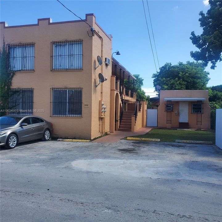 For Rent: $1,451 (1 beds, 1 baths, 610 Square Feet)