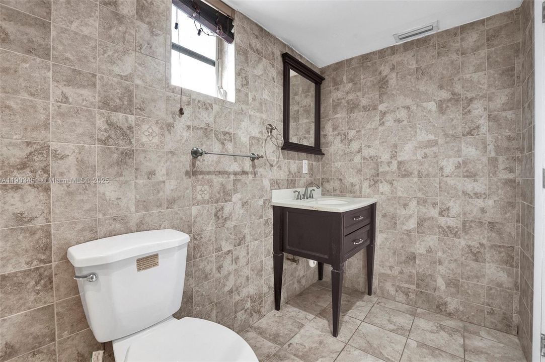 Recently Rented: $4,200 (4 beds, 2 baths, 3329 Square Feet)