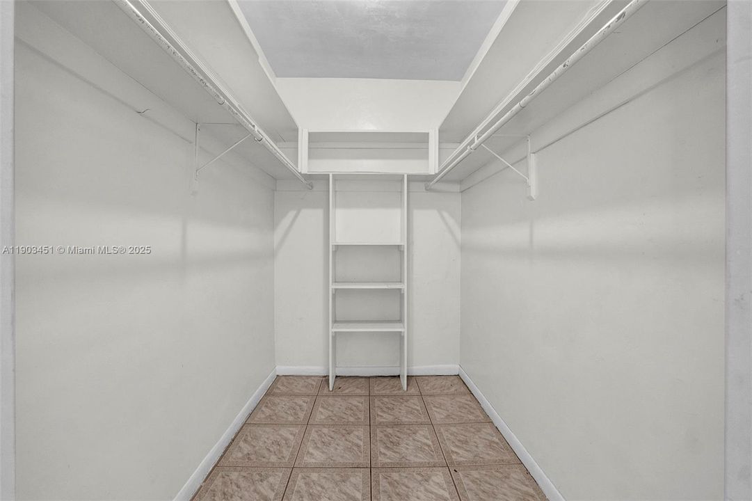 Recently Rented: $4,200 (4 beds, 2 baths, 3329 Square Feet)