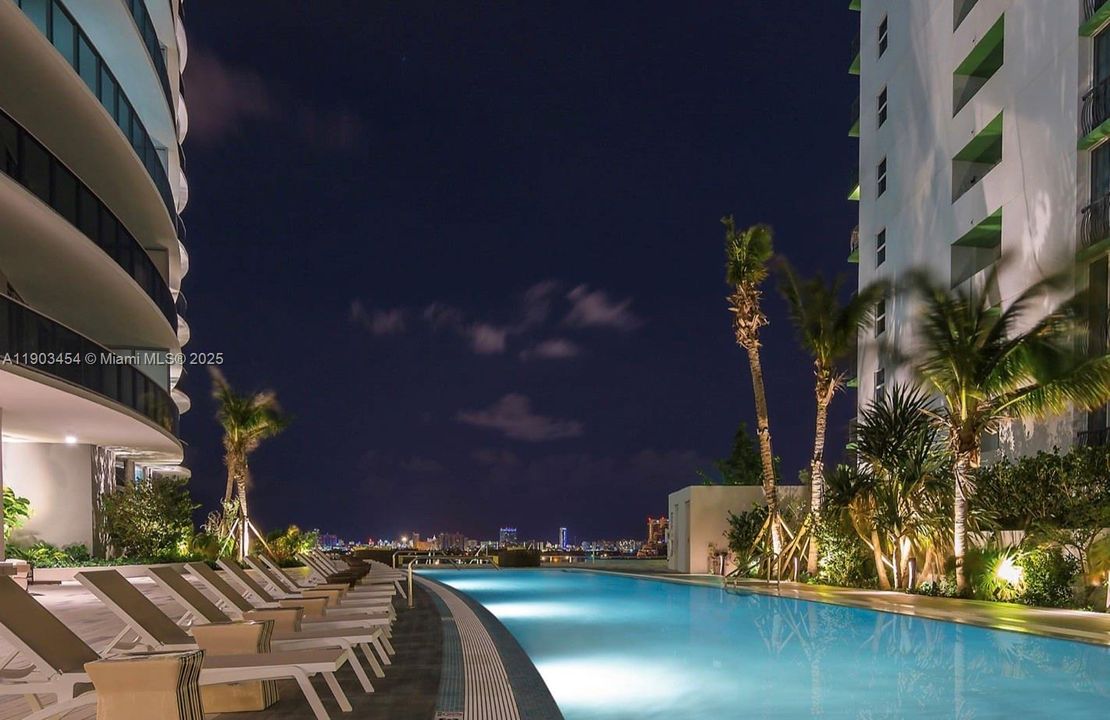 Recently Rented: $3,350 (1 beds, 1 baths, 766 Square Feet)