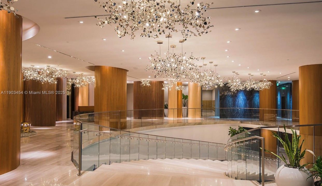 Recently Rented: $3,350 (1 beds, 1 baths, 766 Square Feet)