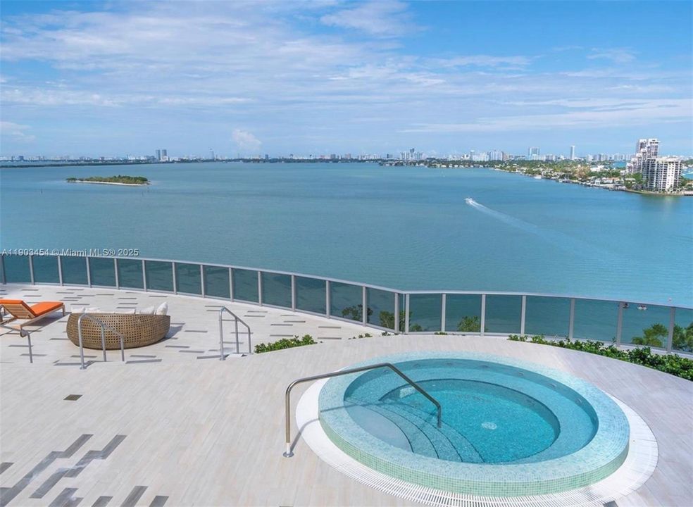 Recently Rented: $3,350 (1 beds, 1 baths, 766 Square Feet)