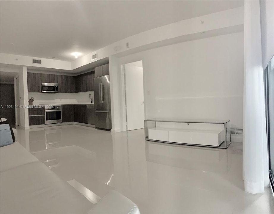 Recently Rented: $3,350 (1 beds, 1 baths, 766 Square Feet)