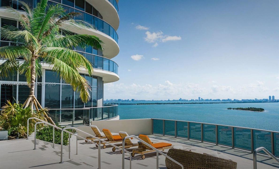 Recently Rented: $3,350 (1 beds, 1 baths, 766 Square Feet)