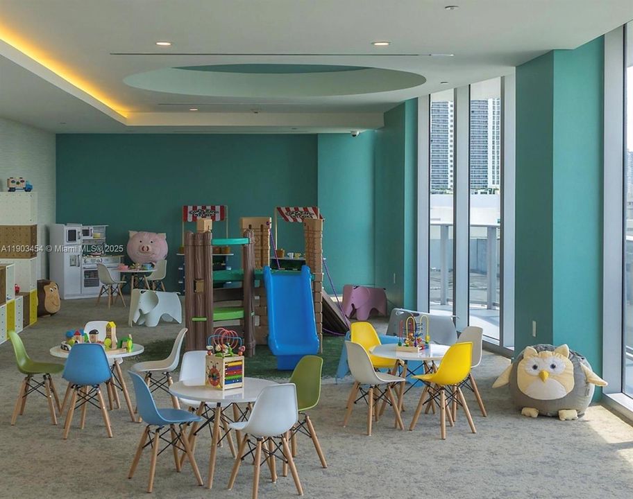 Recently Rented: $3,350 (1 beds, 1 baths, 766 Square Feet)