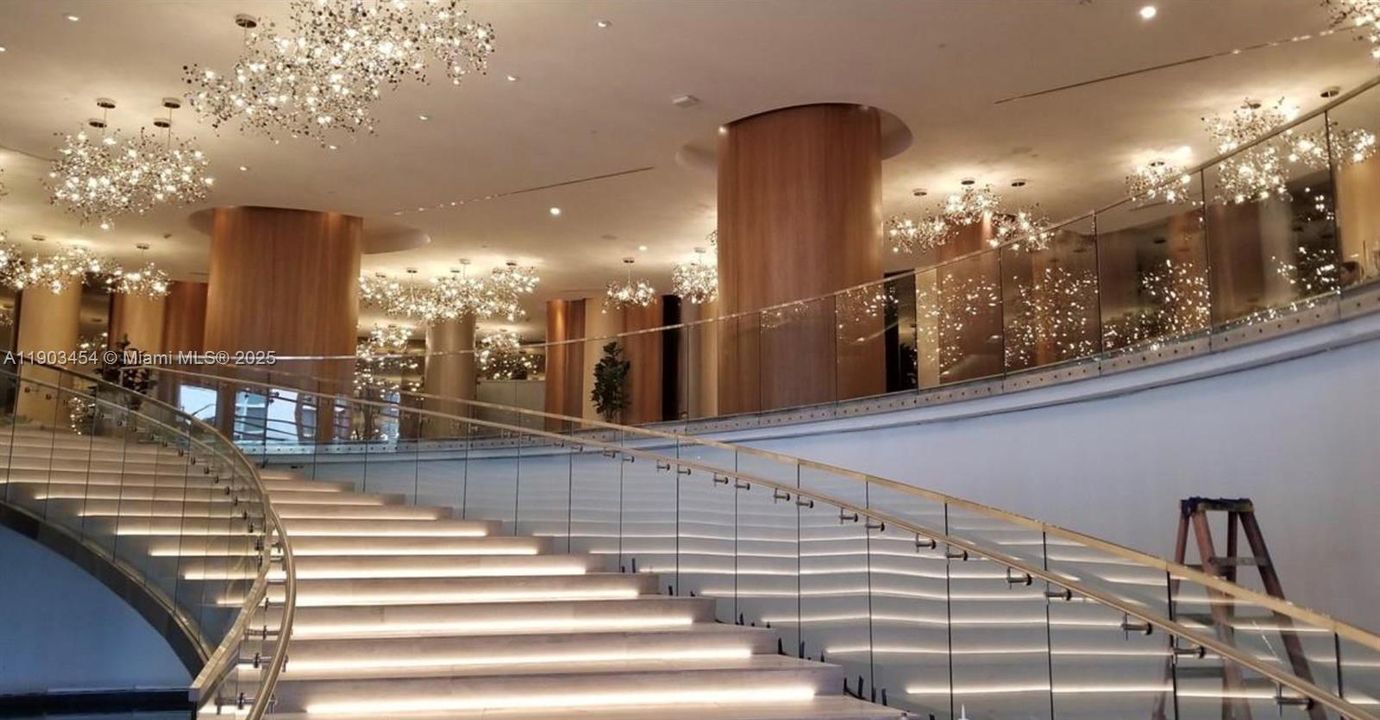 Recently Rented: $3,350 (1 beds, 1 baths, 766 Square Feet)