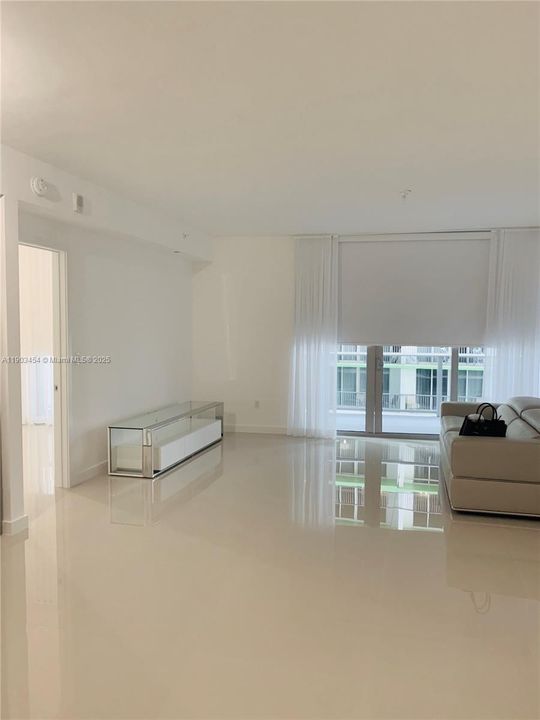 Recently Rented: $3,350 (1 beds, 1 baths, 766 Square Feet)