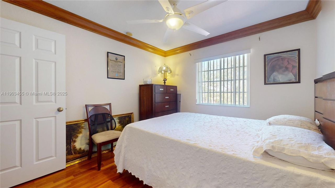 For Sale: $700,000 (5 beds, 3 baths, 2862 Square Feet)