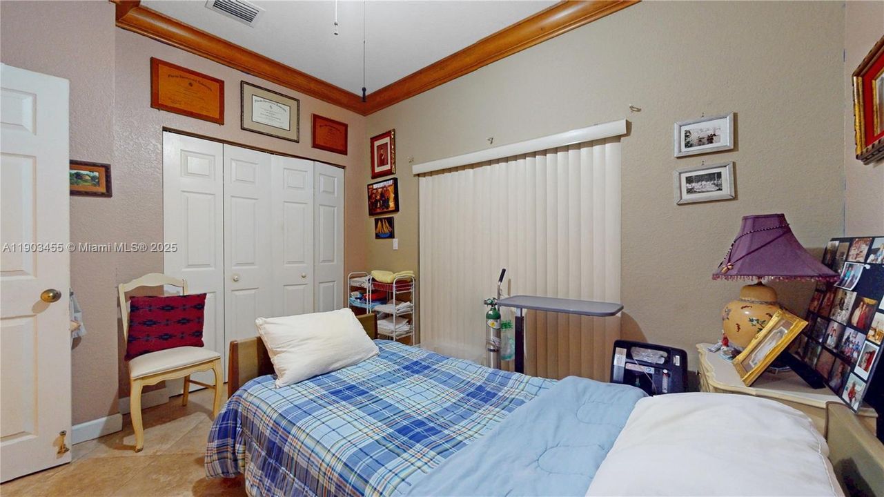 For Sale: $700,000 (5 beds, 3 baths, 2862 Square Feet)