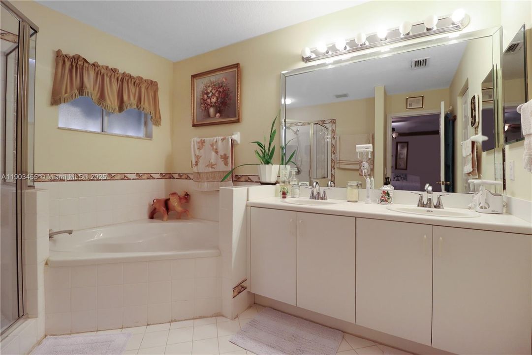 For Sale: $700,000 (5 beds, 3 baths, 2862 Square Feet)