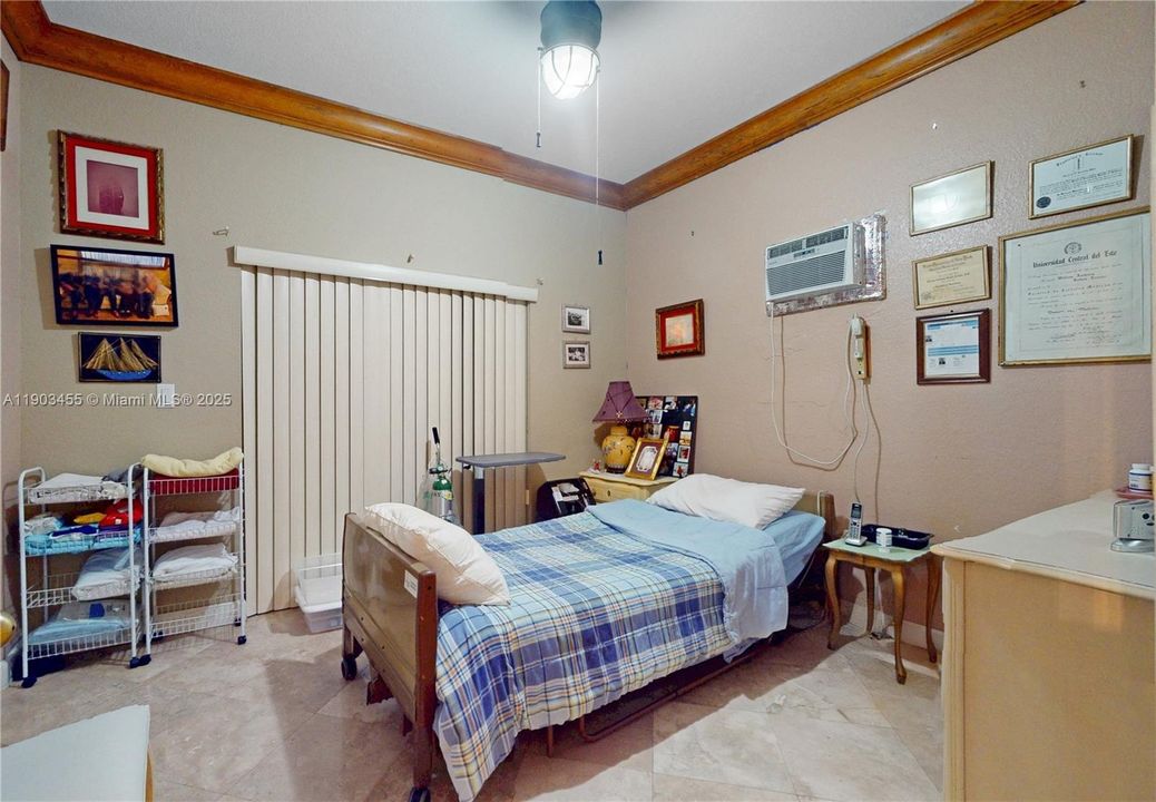 For Sale: $700,000 (5 beds, 3 baths, 2862 Square Feet)