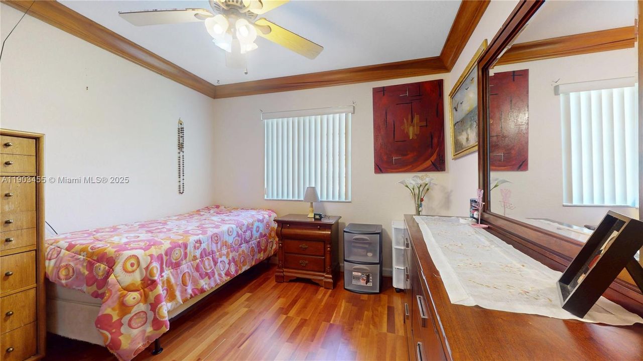 For Sale: $700,000 (5 beds, 3 baths, 2862 Square Feet)