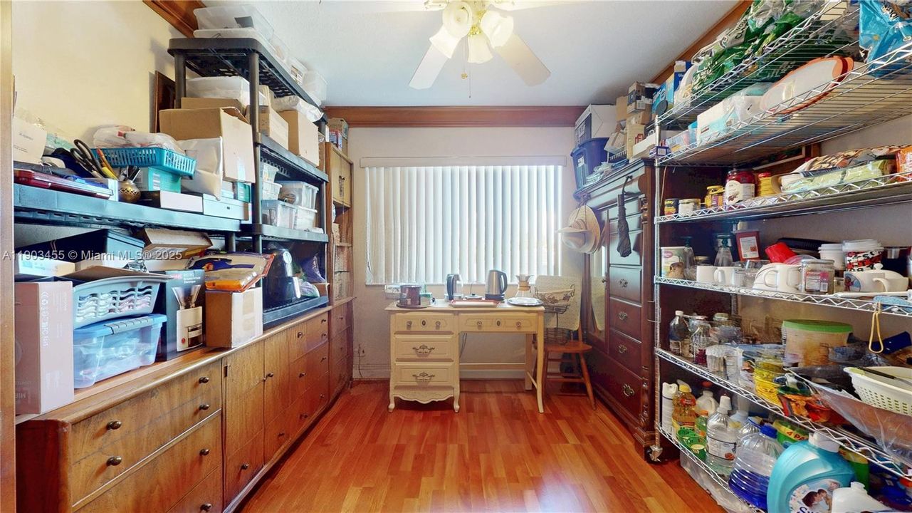 For Sale: $700,000 (5 beds, 3 baths, 2862 Square Feet)