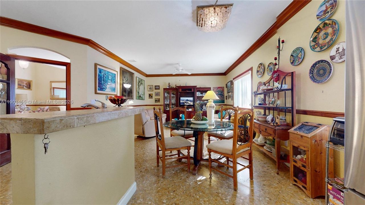 For Sale: $700,000 (5 beds, 3 baths, 2862 Square Feet)