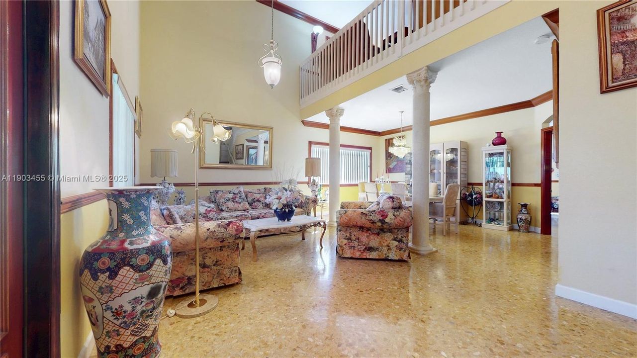 For Sale: $700,000 (5 beds, 3 baths, 2862 Square Feet)