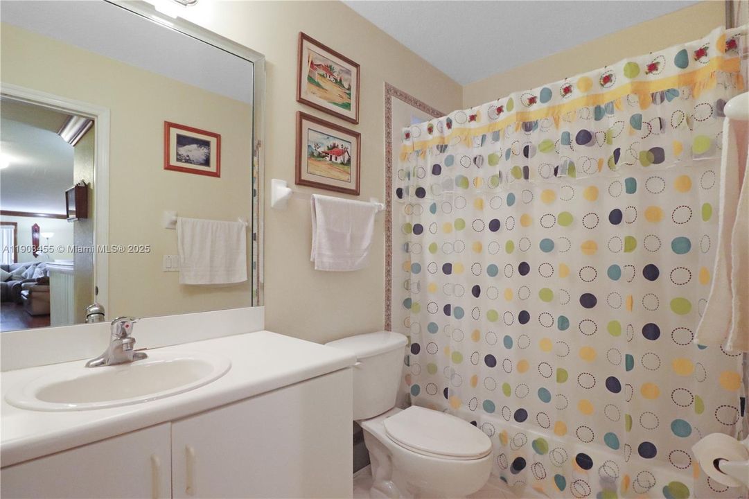 For Sale: $700,000 (5 beds, 3 baths, 2862 Square Feet)