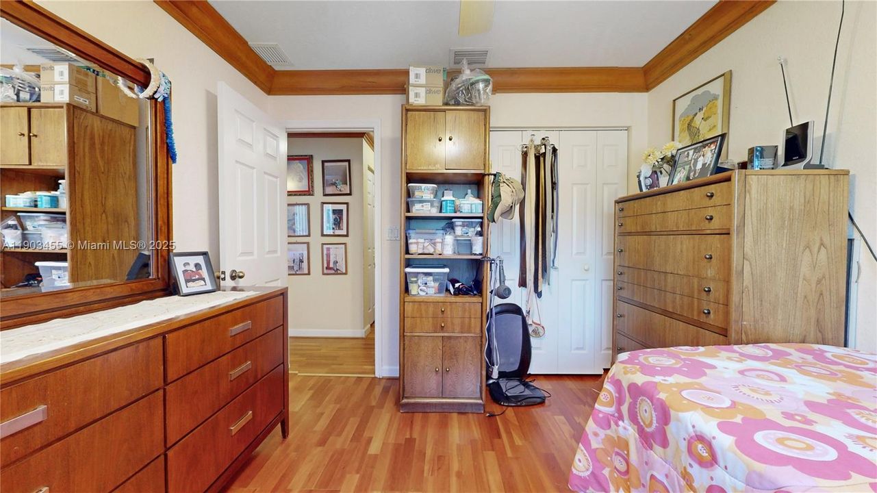 For Sale: $700,000 (5 beds, 3 baths, 2862 Square Feet)