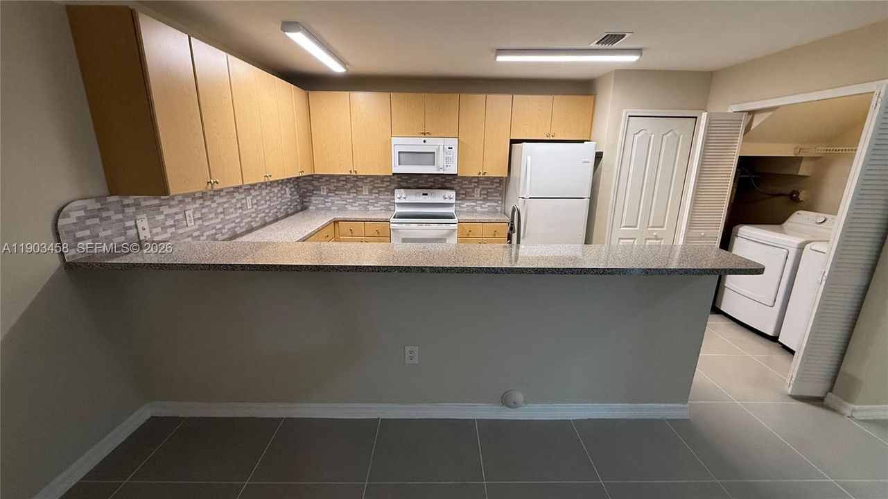For Sale: $305,000 (2 beds, 2 baths, 1139 Square Feet)