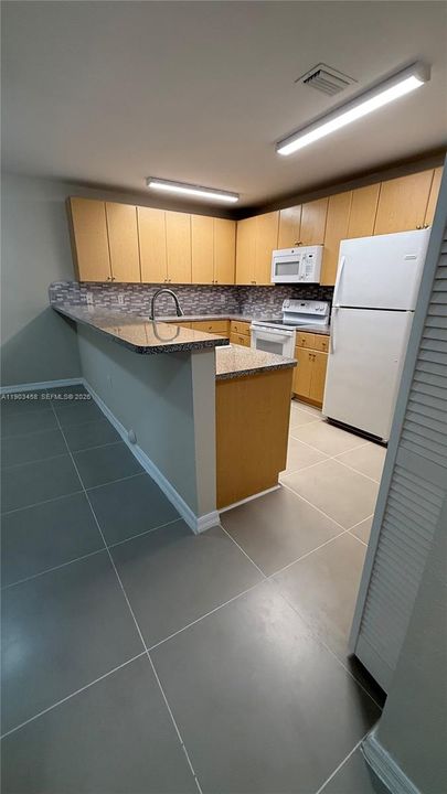 For Sale: $305,000 (2 beds, 2 baths, 1139 Square Feet)
