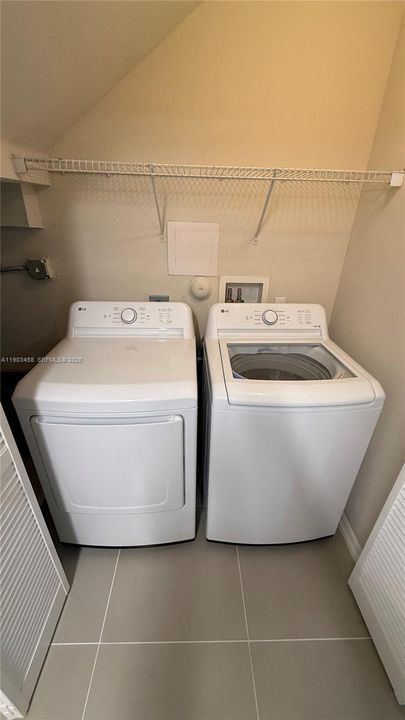 For Sale: $305,000 (2 beds, 2 baths, 1139 Square Feet)