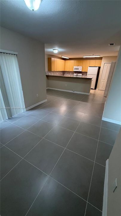 For Sale: $305,000 (2 beds, 2 baths, 1139 Square Feet)