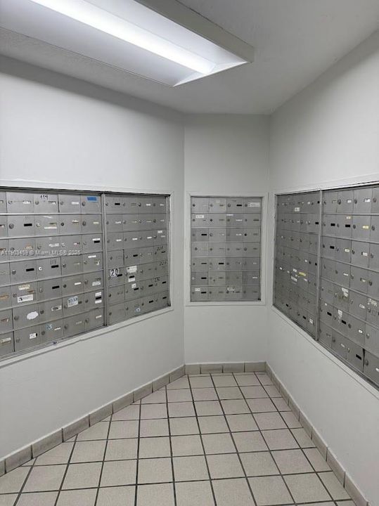 For Rent: $2,290 (2 beds, 2 baths, 898 Square Feet)