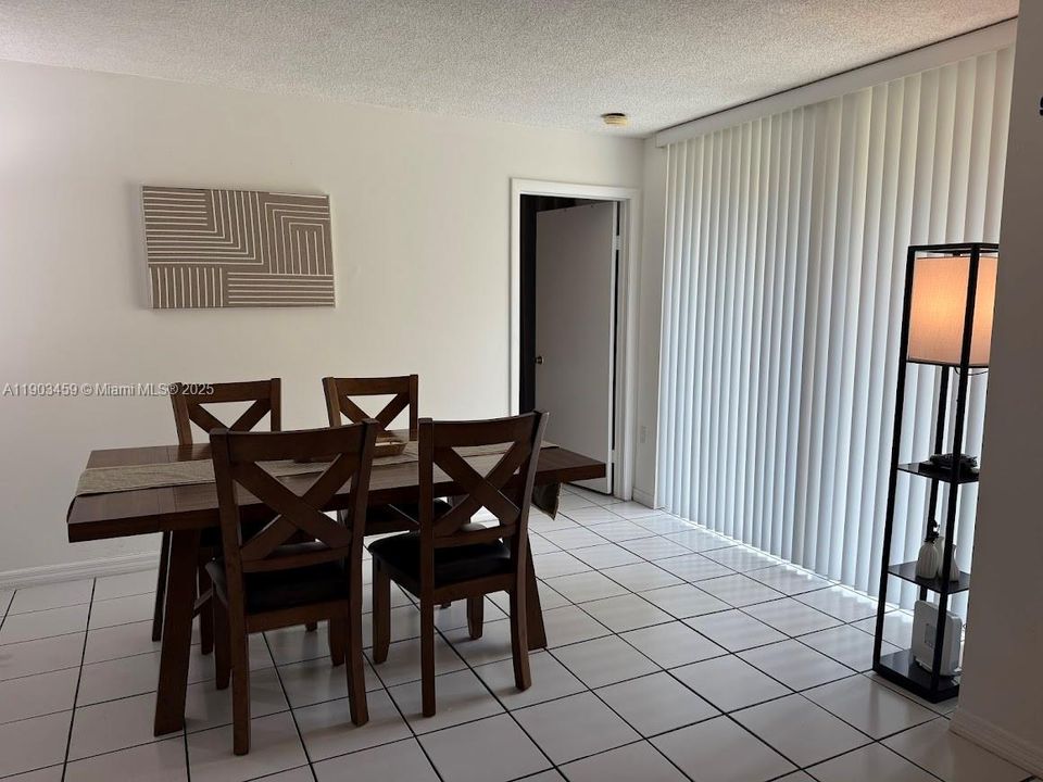 For Rent: $2,290 (2 beds, 2 baths, 898 Square Feet)