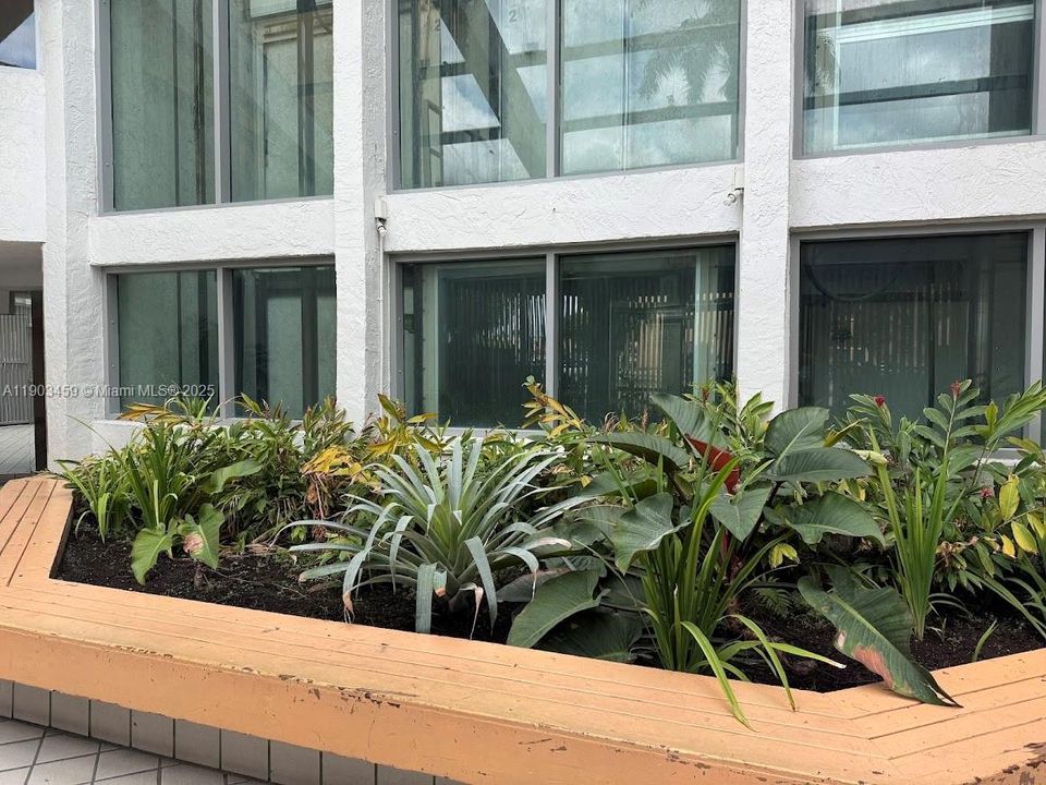 For Rent: $2,290 (2 beds, 2 baths, 898 Square Feet)